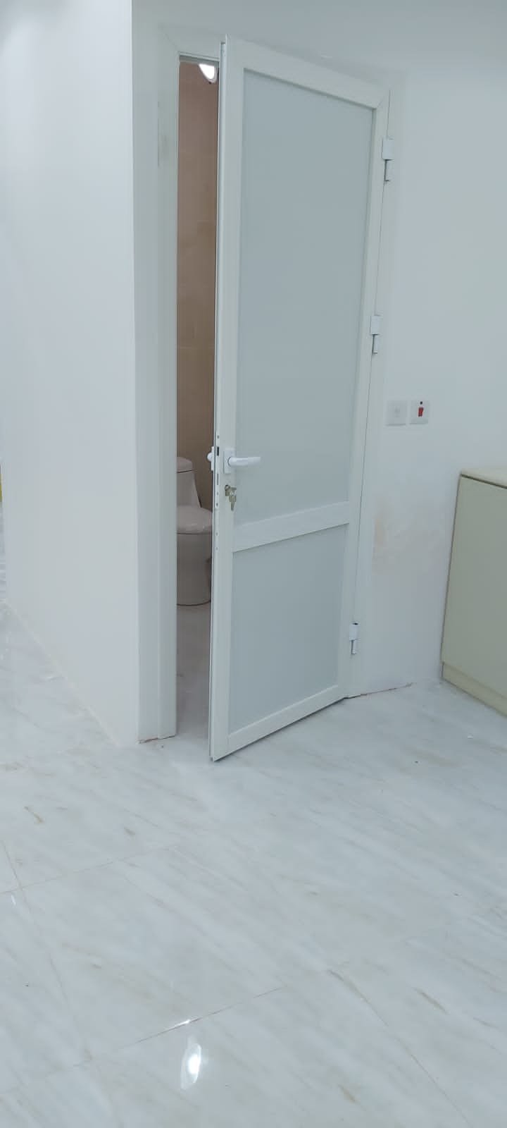 باب حديدي مزخرف