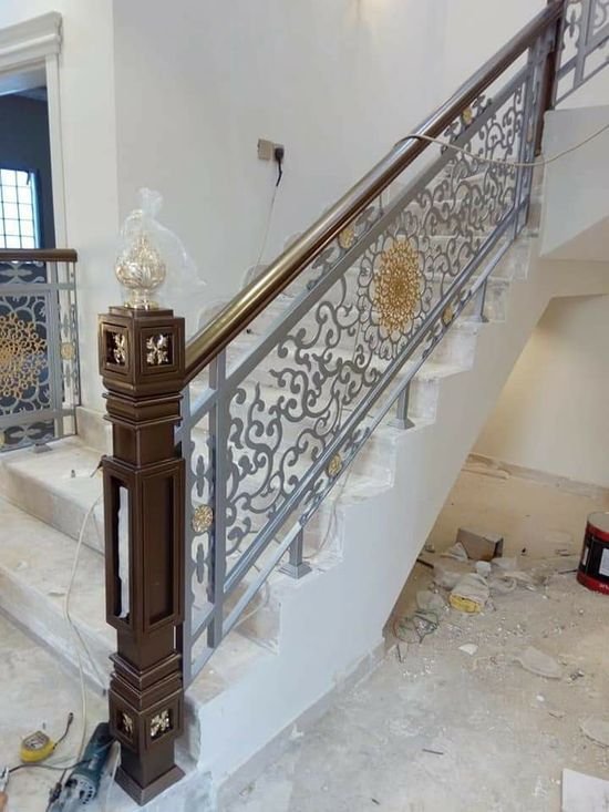 باب حديدي بسيط